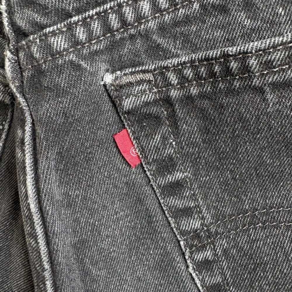 Vintage Levi’s 555 Relaxed Fit Straight Leg Jeans Black Denim Made in USA 38X32